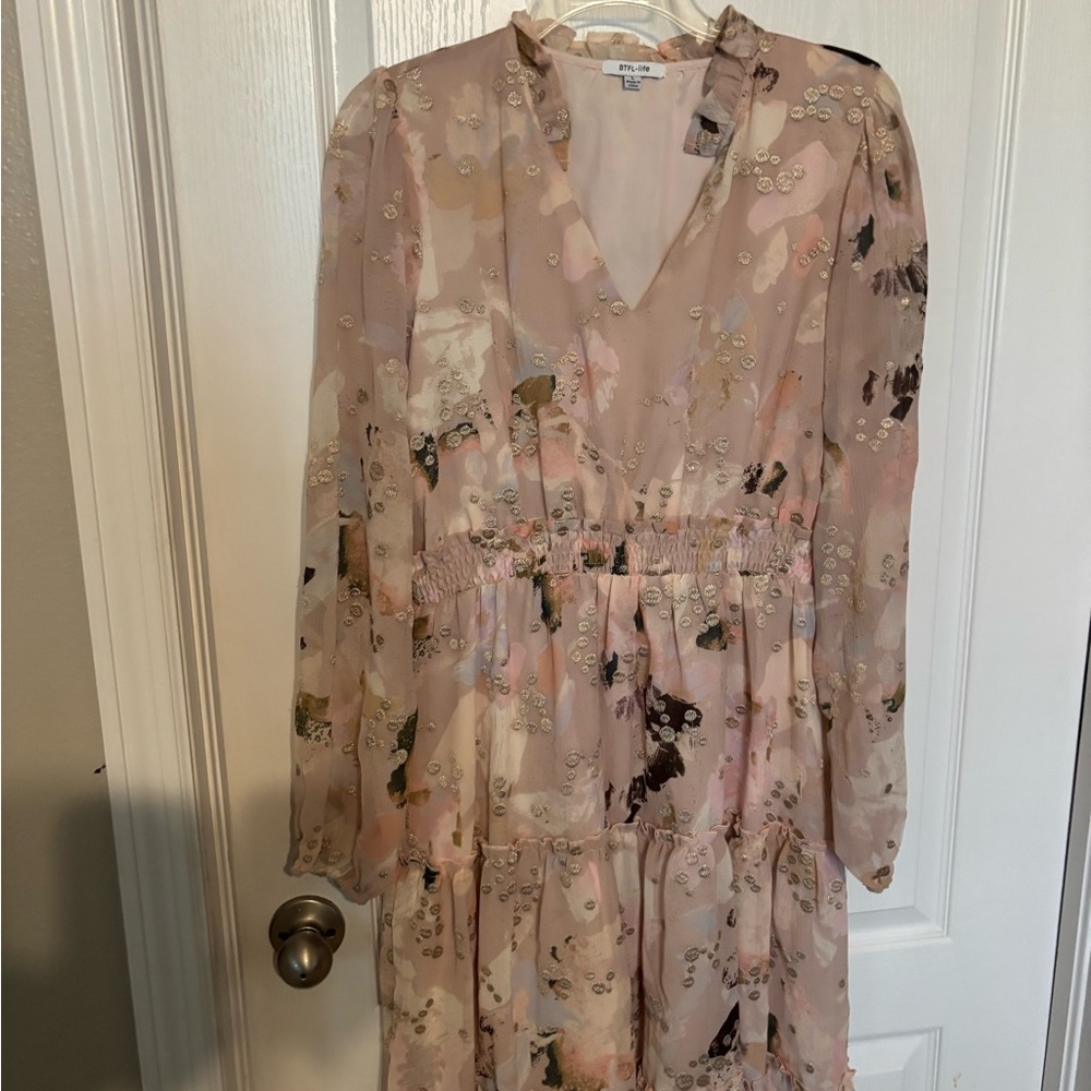 Chic Long Sleeve Floral Dress in Soft Pink